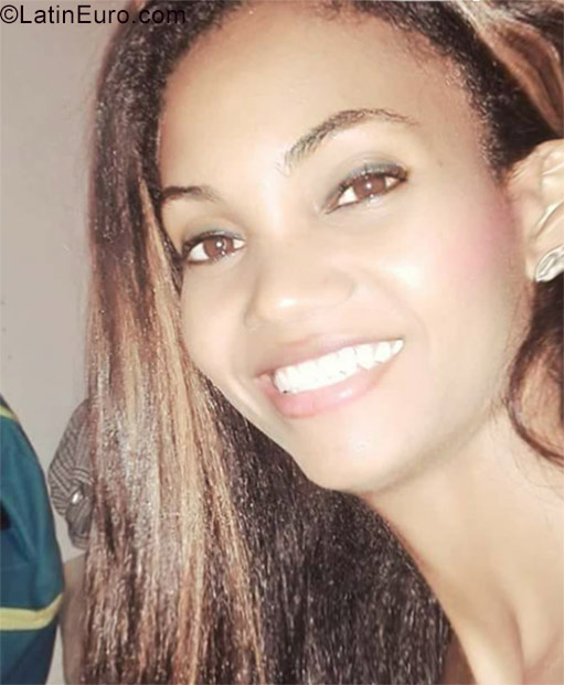 Date this charming Dominican Republic girl Della from Santiago DO30020