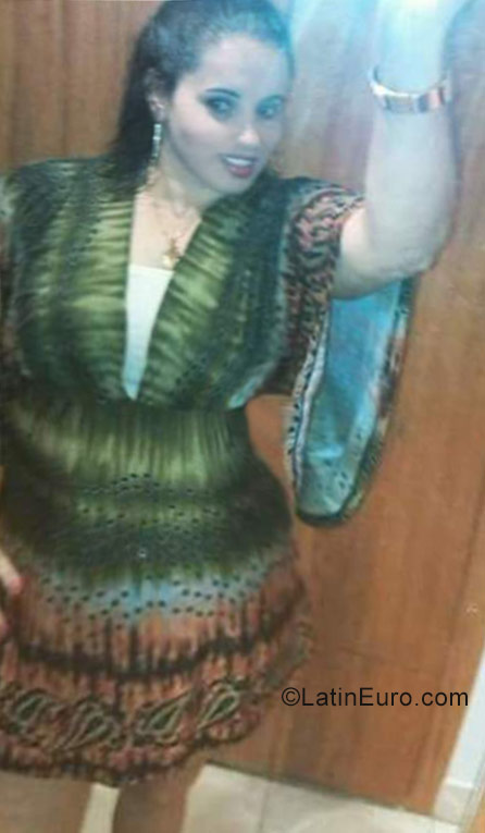 Date this attractive Dominican Republic girl Yira from Santiago DO30023