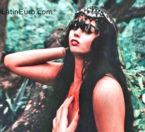 Date this foxy Dominican Republic girl Luisa from Santo Domingo DO30096
