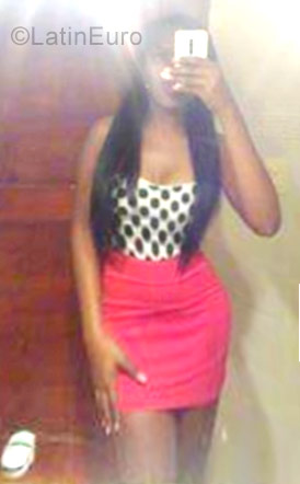 Date this gorgeous Dominican Republic girl Yasmin from Samana DO30109