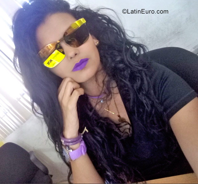 Date this happy Venezuela girl Arinne from Puerto La Cruz VE874