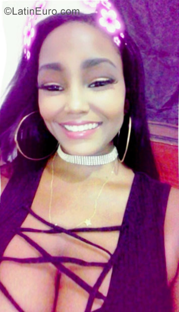 Date this stunning Dominican Republic girl Yenny from Santo Domingo DO30190