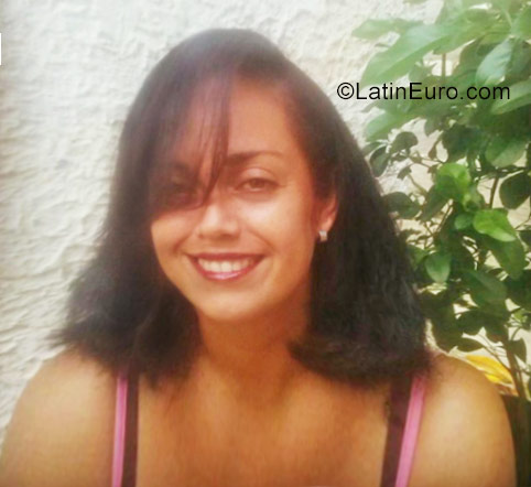 Date this sensual Venezuela girl Jimenia from Caracas VE886