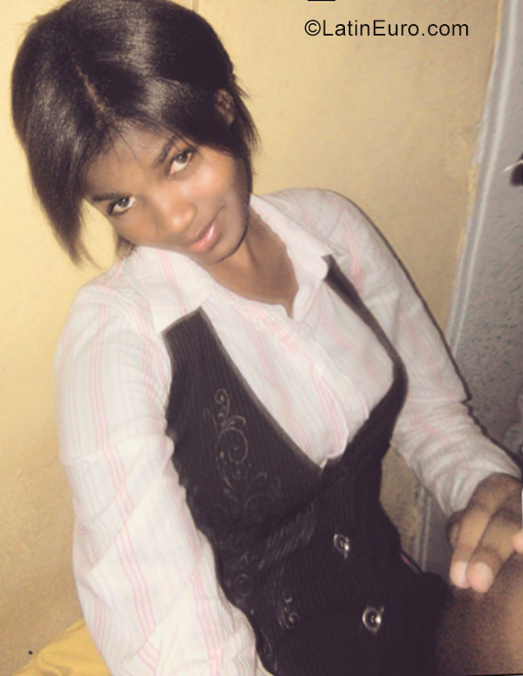 Date this happy Dominican Republic girl Guevada from La Romana DO30224