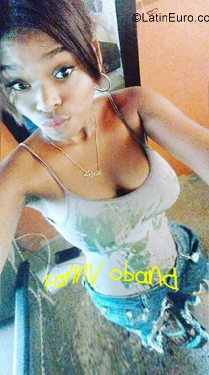 Date this charming Colombia girl Fanny from Buenaventura CO22294