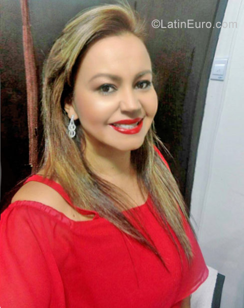 Date this young Colombia girl Amanda from Socorro CO22298