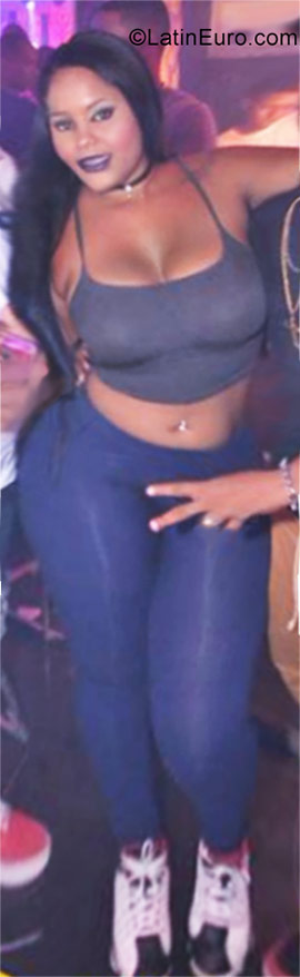 Date this fun Dominican Republic girl Wenderlinia from Santo Domingo DO30257