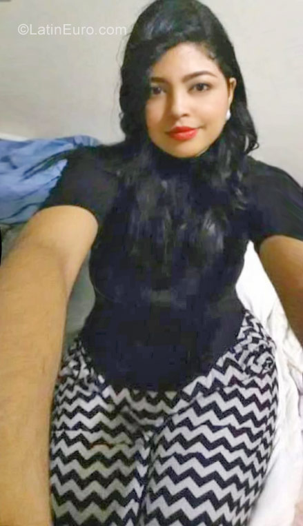 Date this good-looking Dominican Republic girl Paloma from Santo Domingo DO38702