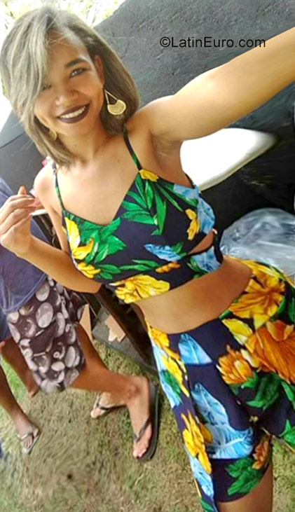 Date this fun Brazil girl Tais from Feira de Santana BR10265
