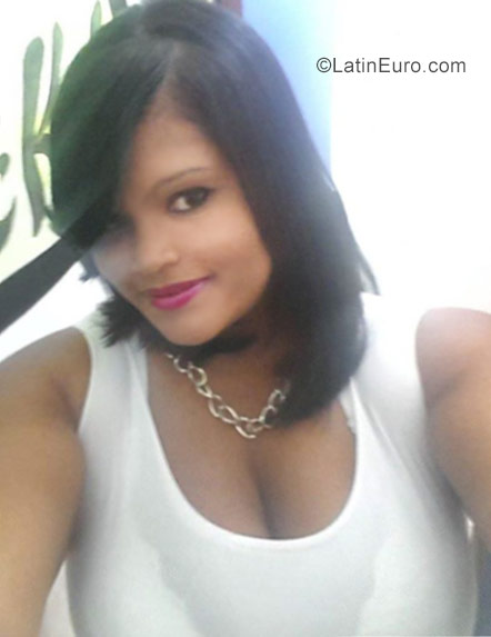 Date this stunning Dominican Republic girl Esther from Constana DO30279