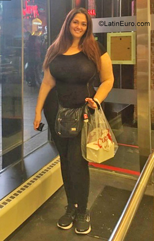 Date this pretty Colombia girl Claudia from Medellín ES392