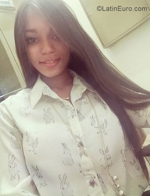 Date this happy Dominican Republic girl Arlene from Santo Domingo DO31549