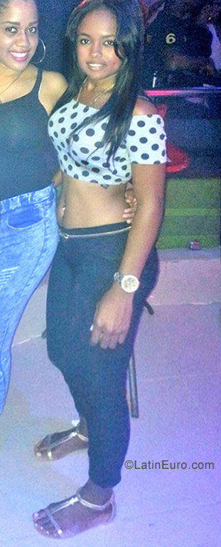 Date this happy Dominican Republic girl Rosa from Santo Domingo DO30310