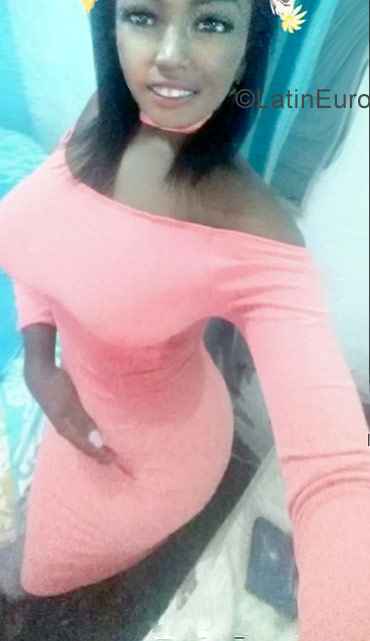 Date this stunning Dominican Republic girl Coranie from Santo Domingo DO35316