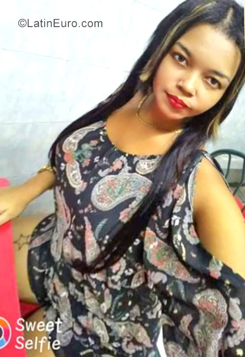 Date this voluptuous Dominican Republic girl Santa from Santo Domingo DO30315
