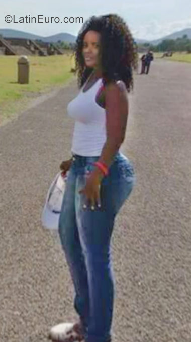 Date this attractive Colombia girl Rubi from Cali CO22346