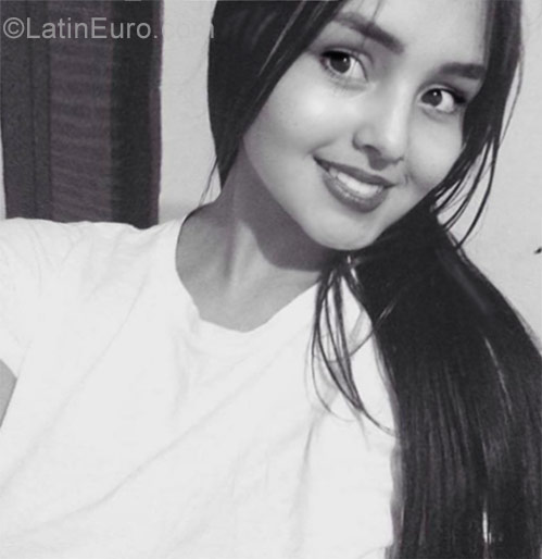 Date this sultry Colombia girl Vane from Pereira CO22348