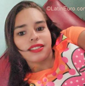 Date this young Cuba girl Aylen from Bayamo CU111