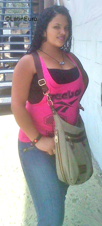 Date this voluptuous Venezuela girl Deseree from Maracaibo VE963