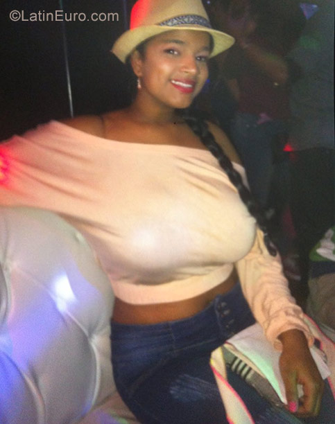 Date this pretty Colombia girl Michel from Cali CO22387