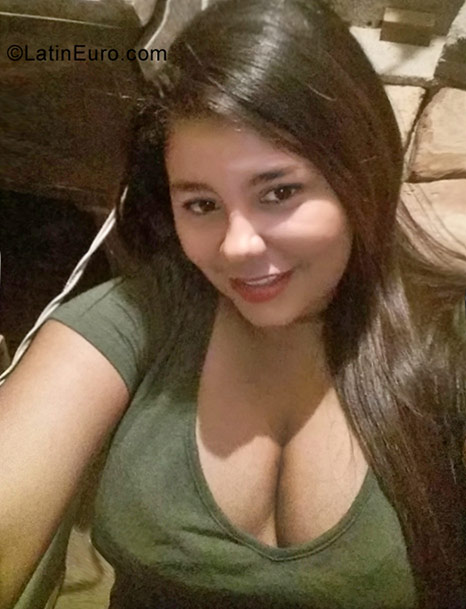 Date this gorgeous Colombia girl Juli from Santa Marta CO22395