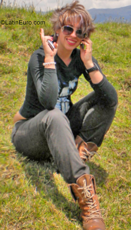 Date this charming Colombia girl Laura from Bogota CO22398