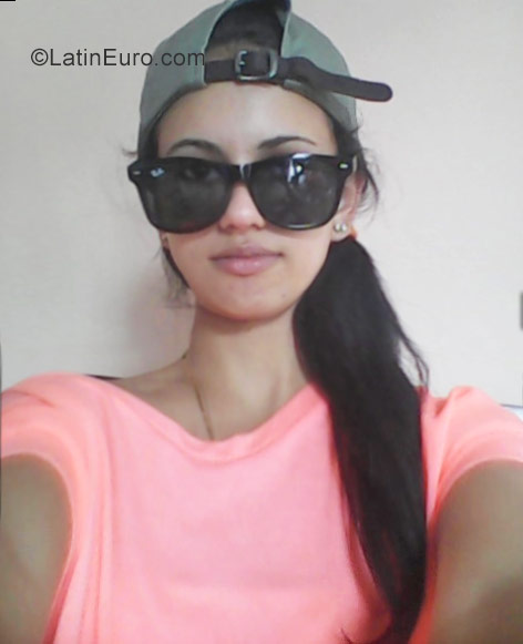Date this voluptuous Cuba girl Isell from Camaguey CU113