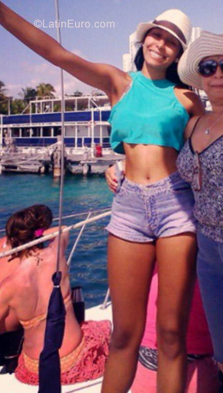 Date this young Venezuela girl Irina Zenir from Arenilla VE972