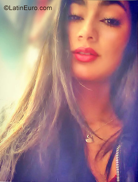 Date this athletic Colombia girl Valery from Bogota CO22422