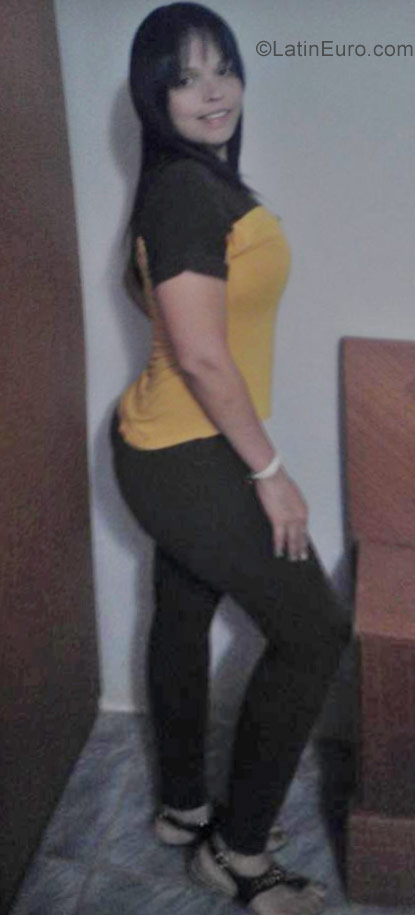 Date this attractive Venezuela girl Alexandra from Cabimas VE975