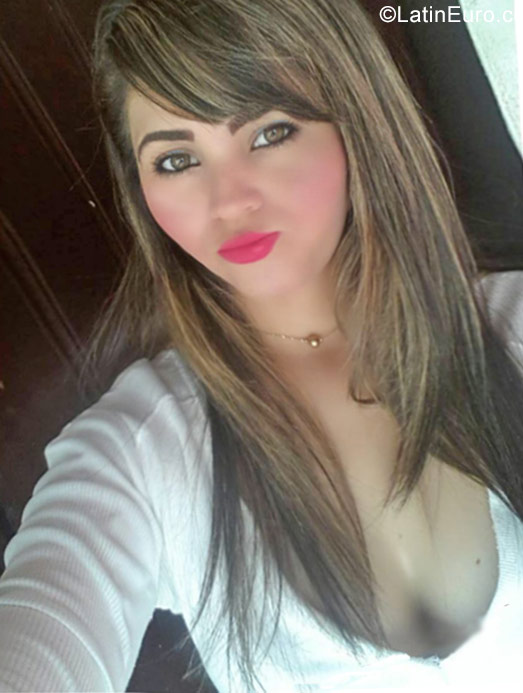 Date this passionate Venezuela girl Lari from Maracaibo VE981