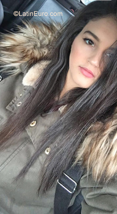 Date this hot Morocco girl Dina from Casablanca MA27