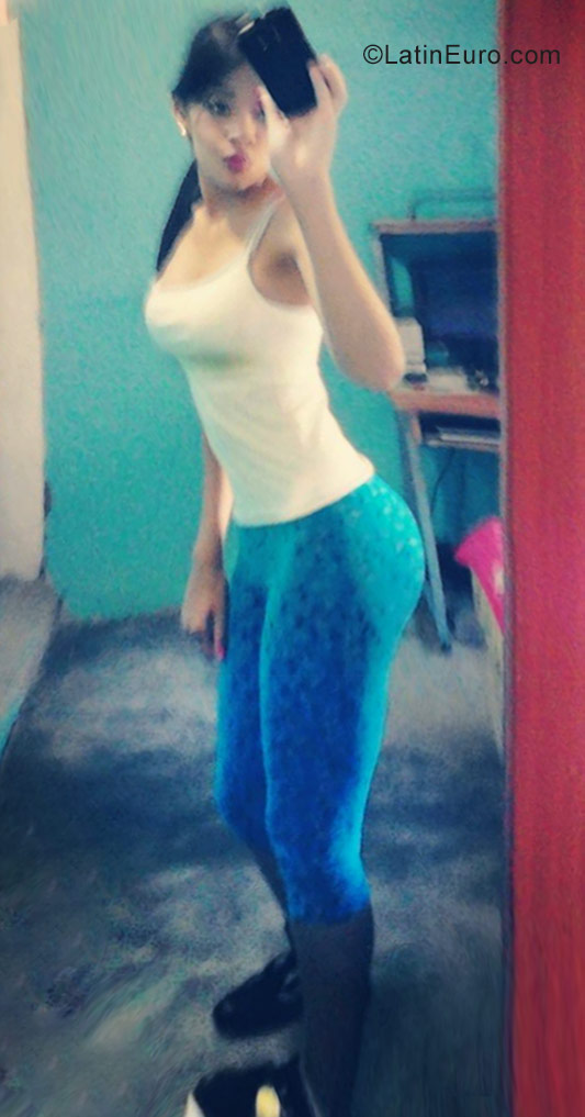 Date this sensual Venezuela girl Zahany from Caracas VE992