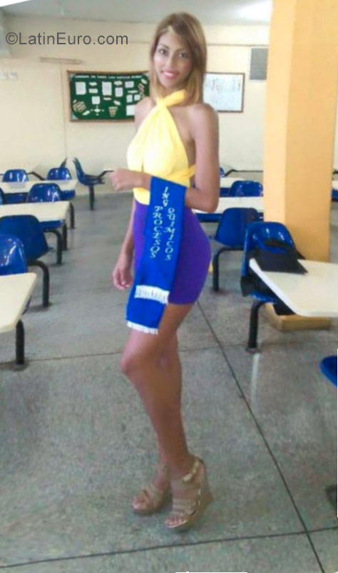 Date this hard body Venezuela girl Lasanie from Caracas VE993