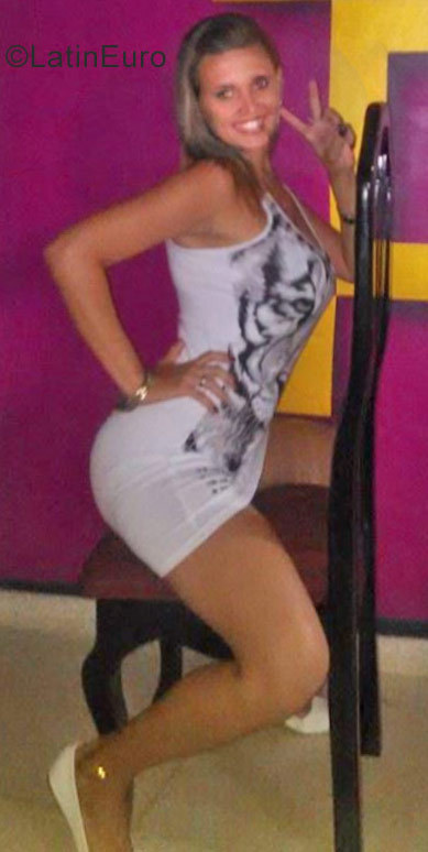 Date this athletic Cuba girl Yanet Quintino from Bayamo CU131