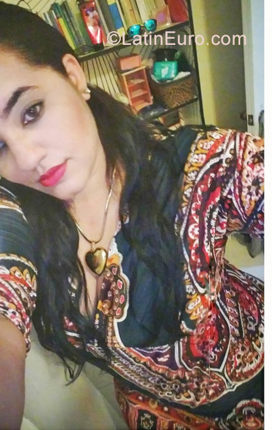 Date this sultry Dominican Republic girl Gimi from Santo Domingo DO30456