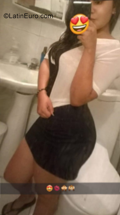 Date this happy Colombia girl Karol from Bogota CO22489