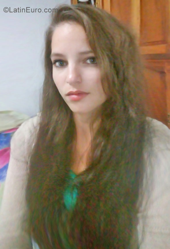 Date this funny Cuba girl Yai from Havana CU128