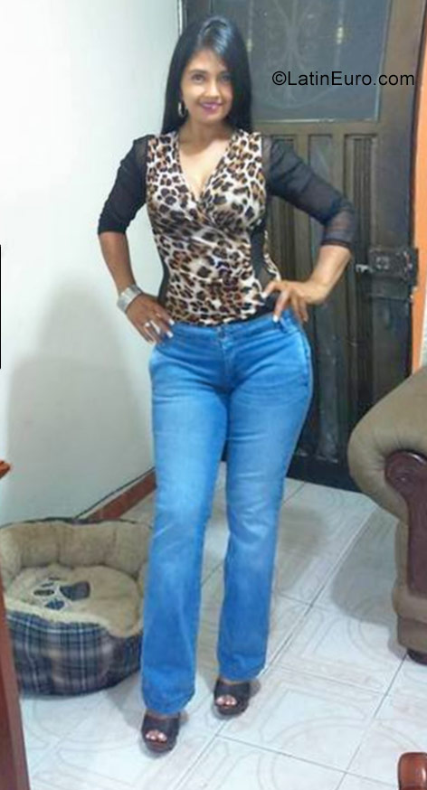 Date this athletic Colombia girl Adriana from Popayan CO22522