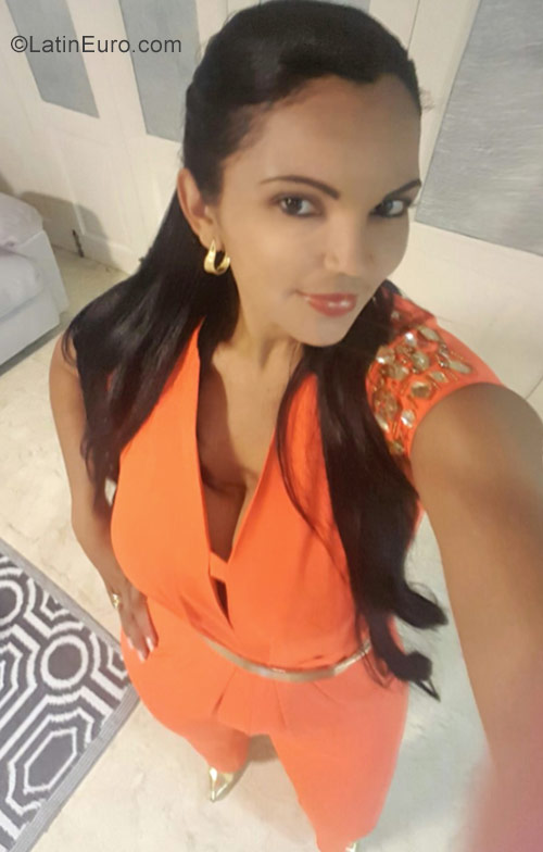 Date this gorgeous Dominican Republic girl Yocelen from Higuey DO30490