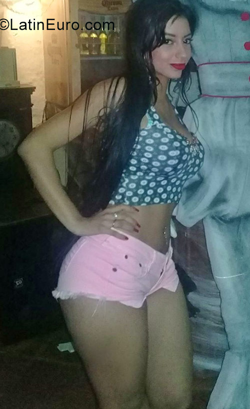Date this stunning Colombia girl Saral from Medellin CO30450