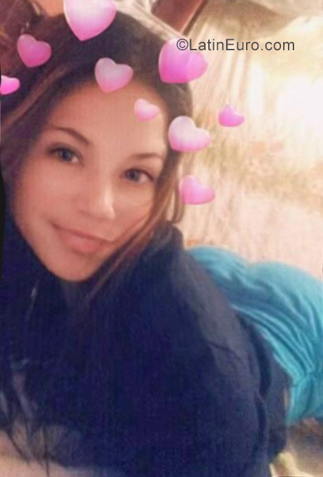 Date this athletic Venezuela girl Alexandra from Caracas VE1021