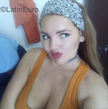 Date this happy Venezuela girl Alexandra from Caracas VE1022