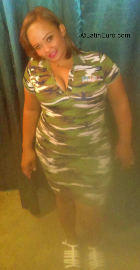 Date this nice looking Dominican Republic girl Yanelis from Santiago DO30536