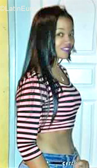Date this pretty Dominican Republic girl Evanely from Mao DO30541