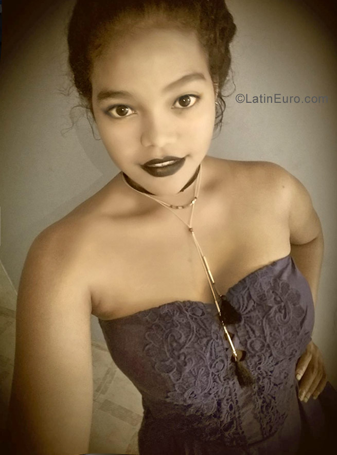 Date this sensual Colombia girl Johana from Quibdo CO22605