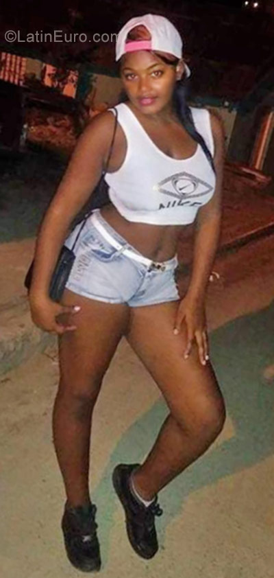 Date this foxy Dominican Republic girl Yondry from Santiago DO30577