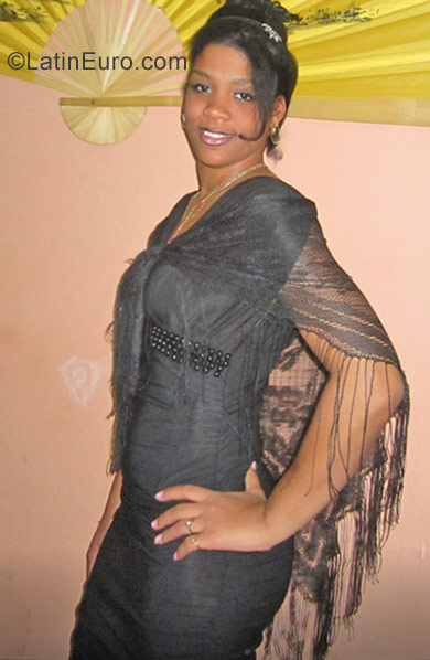 Date this hot Cuba girl Celeste from Camaguey CU141