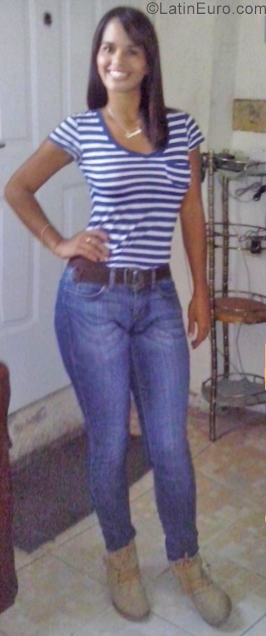 Date this voluptuous Venezuela girl Angelin from Caracas VE1043