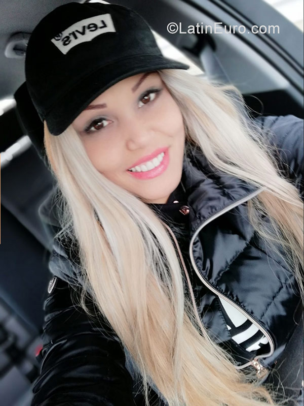 Date this good-looking Italy girl Dayana from Varese IT297